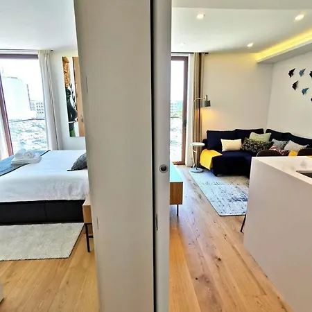 Main Avenue Apartment *